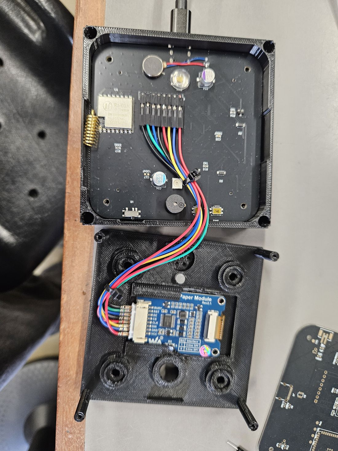 Board in the base, display and lid